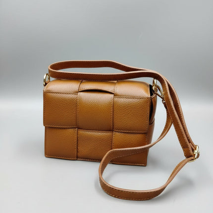 Borsa in Pelle Intrecciata con Tracolla Regolabile