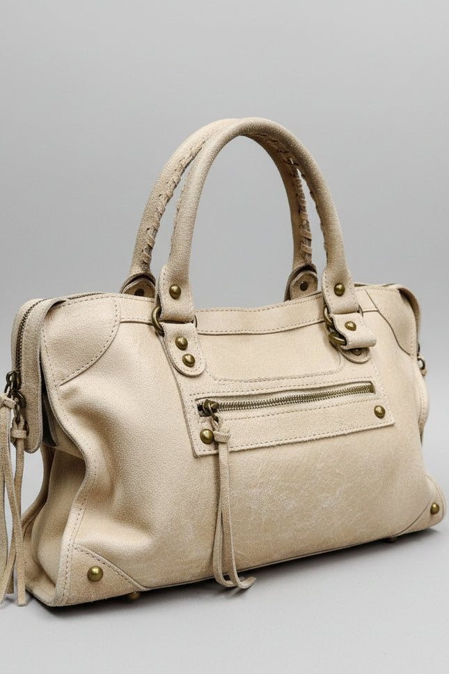 Borsa in Pelle Beige con Manici Intrecciati e Dettagli Metallici